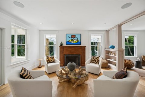 Casa en venta en Miami, Florida, 6 dormitorios, 623.1 m2 № 1953789 - foto 8
