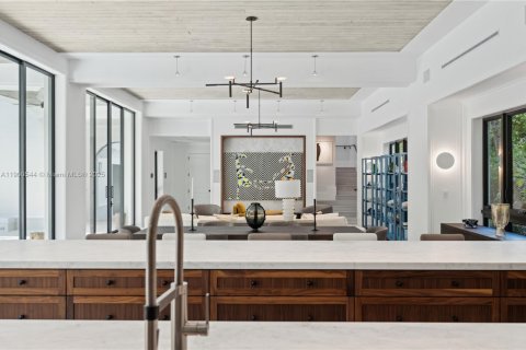 Casa en venta en Miami, Florida, 6 dormitorios, 623.1 m2 № 1953789 - foto 18