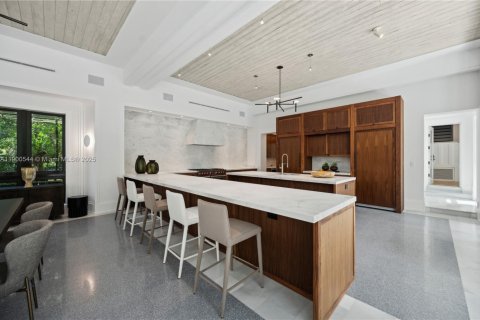 Casa en venta en Miami, Florida, 6 dormitorios, 623.1 m2 № 1953789 - foto 16