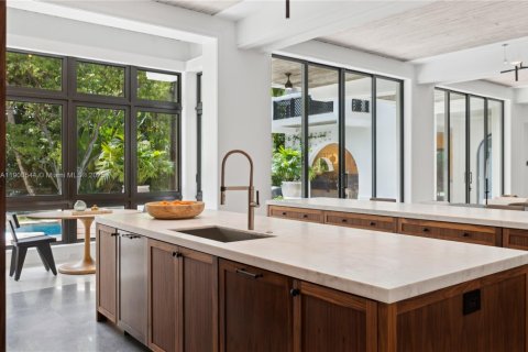 Casa en venta en Miami, Florida, 6 dormitorios, 623.1 m2 № 1953789 - foto 20