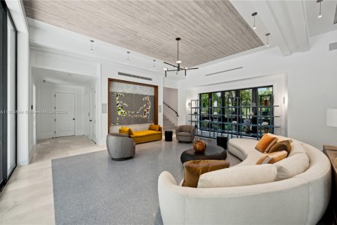 Casa en venta en Miami, Florida, 6 dormitorios, 623.1 m2 № 1953789 - foto 24