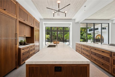 Casa en venta en Miami, Florida, 6 dormitorios, 623.1 m2 № 1953789 - foto 21