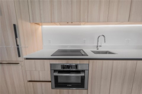 Condo in Miami, Florida, 1 bedroom  № 2042622 - photo 10