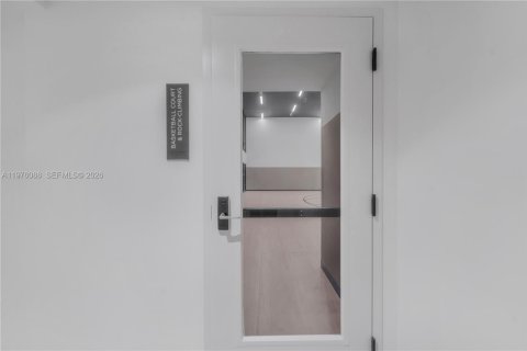 Condo in Miami, Florida, 1 bedroom  № 2042622 - photo 26