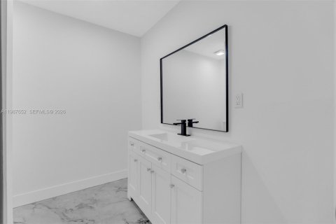 Villa ou maison à vendre à Dania Beach, Floride: 3 chambres, 128.21 m2 № 2048939 - photo 25