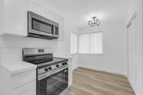 Villa ou maison à vendre à Dania Beach, Floride: 3 chambres, 128.21 m2 № 2048939 - photo 8