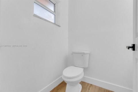 Villa ou maison à vendre à Dania Beach, Floride: 3 chambres, 128.21 m2 № 2048939 - photo 15