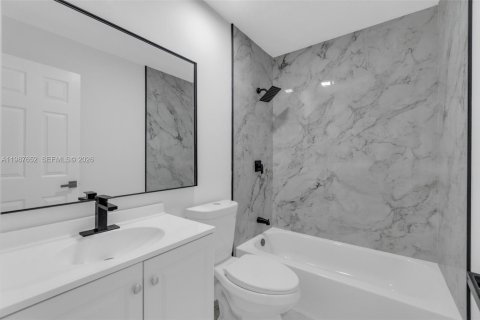 Villa ou maison à vendre à Dania Beach, Floride: 3 chambres, 128.21 m2 № 2048939 - photo 23