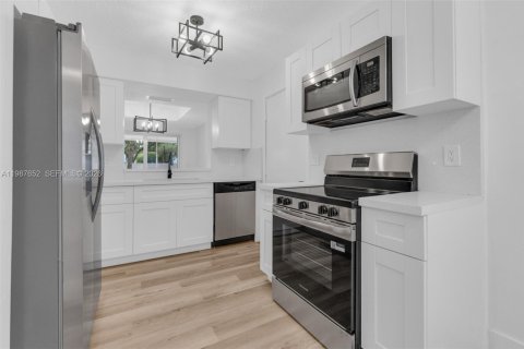 Villa ou maison à vendre à Dania Beach, Floride: 3 chambres, 128.21 m2 № 2048939 - photo 4