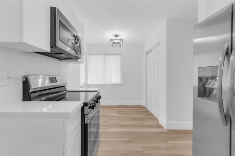 Villa ou maison à vendre à Dania Beach, Floride: 3 chambres, 128.21 m2 № 2048939 - photo 7