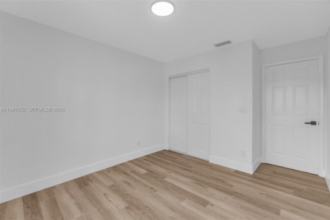 Villa ou maison à vendre à Dania Beach, Floride: 3 chambres, 128.21 m2 № 2048939 - photo 14