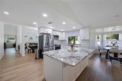 Villa ou maison à vendre à Wesley Chapel, Floride: 4 chambres, 218.04 m2 № 1746992 - photo 13
