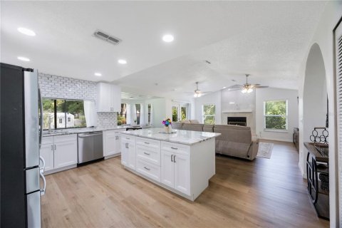 Villa ou maison à vendre à Wesley Chapel, Floride: 4 chambres, 218.04 m2 № 1746992 - photo 11