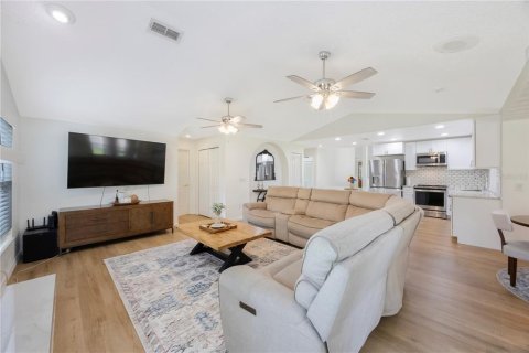 Villa ou maison à vendre à Wesley Chapel, Floride: 4 chambres, 218.04 m2 № 1746992 - photo 19