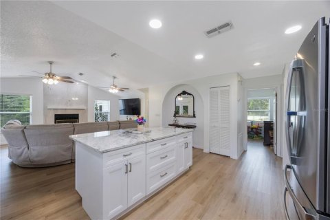 Villa ou maison à vendre à Wesley Chapel, Floride: 4 chambres, 218.04 m2 № 1746992 - photo 12