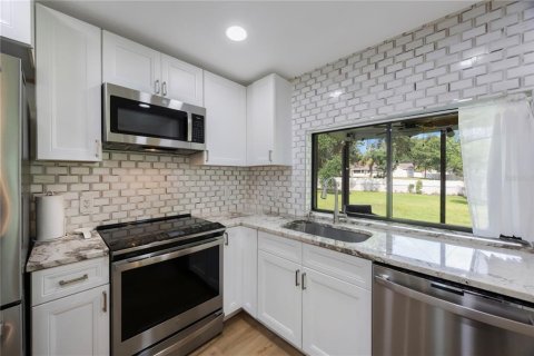 Villa ou maison à vendre à Wesley Chapel, Floride: 4 chambres, 218.04 m2 № 1746992 - photo 15
