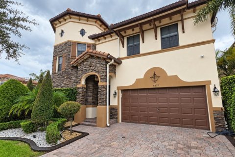 House in Doral, Florida 5 bedrooms, 386.38 sq.m. № 2399656 - photo 3