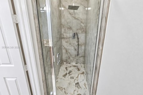 House in Doral, Florida 5 bedrooms, 386.38 sq.m. № 2399656 - photo 26