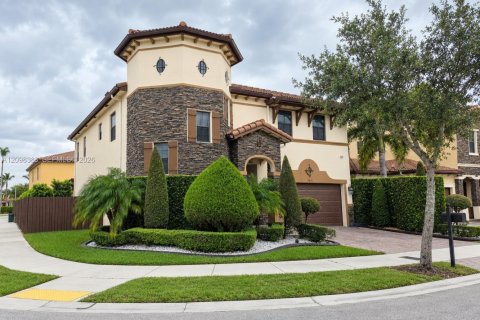 House in Doral, Florida 5 bedrooms, 386.38 sq.m. № 2399656 - photo 2