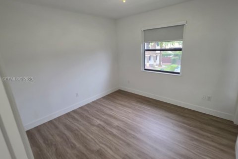 House in Doral, Florida 5 bedrooms, 386.38 sq.m. № 2399656 - photo 27