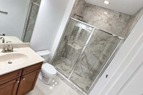 House in Doral, Florida 5 bedrooms, 386.38 sq.m. № 2399656 - photo 22