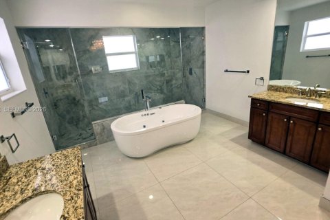House in Doral, Florida 5 bedrooms, 386.38 sq.m. № 2399656 - photo 20