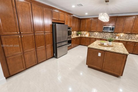 House in Doral, Florida 5 bedrooms, 386.38 sq.m. № 2399656 - photo 10