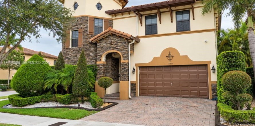 House in Doral, Florida 5 bedrooms, 386.38 sq.m. № 2399656