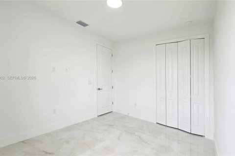 House in Lehigh Acres, Florida 3 bedrooms № 2004343 - photo 25