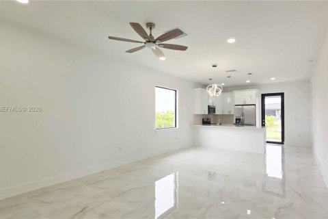 House in Lehigh Acres, Florida 3 bedrooms № 2004343 - photo 11