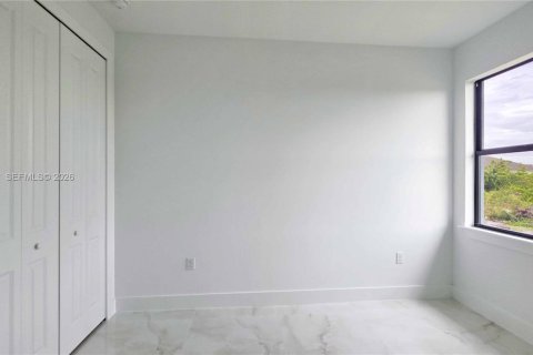 House in Lehigh Acres, Florida 3 bedrooms № 2004343 - photo 24