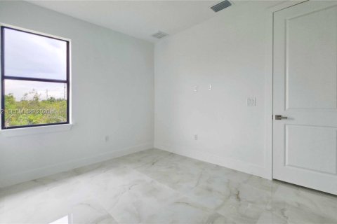 House in Lehigh Acres, Florida 3 bedrooms № 2004343 - photo 23