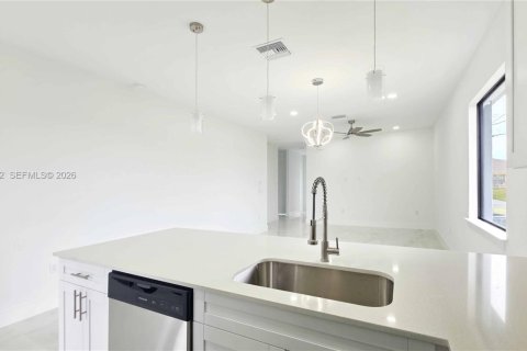 House in Lehigh Acres, Florida 3 bedrooms № 2004343 - photo 16