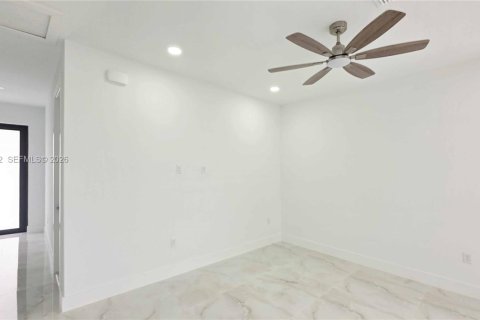 House in Lehigh Acres, Florida 3 bedrooms № 2004343 - photo 14