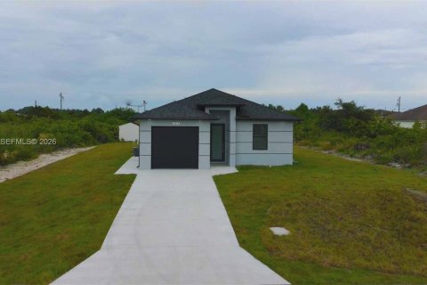 House in Lehigh Acres, Florida 3 bedrooms № 2004343 - photo 7