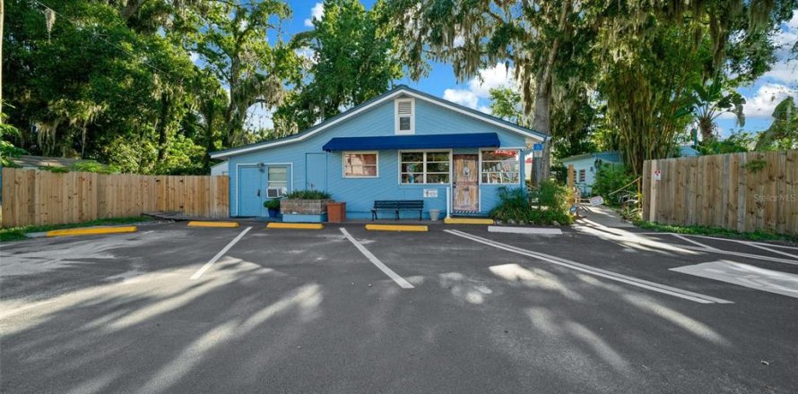 Commercial property in Belleview, Florida 148.27 sq.m. № 1253498