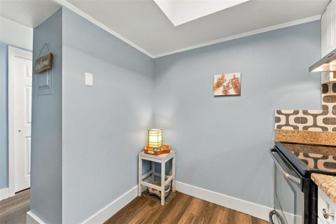 Condo in Tampa, Florida, 1 bedroom  № 2400296 - photo 9