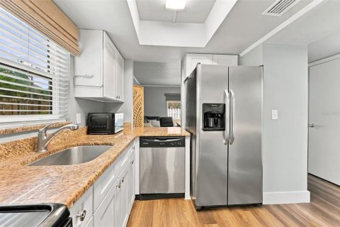 Condo in Tampa, Florida, 1 bedroom  № 2400296 - photo 7