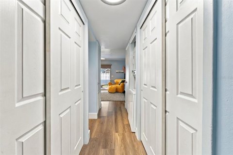 Condo in Tampa, Florida, 1 bedroom  № 2400296 - photo 10