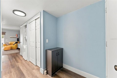 Condo in Tampa, Florida, 1 bedroom  № 2400296 - photo 5