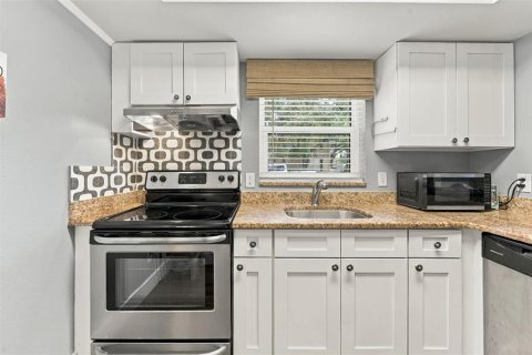 Condo in Tampa, Florida, 1 bedroom  № 2400296 - photo 8