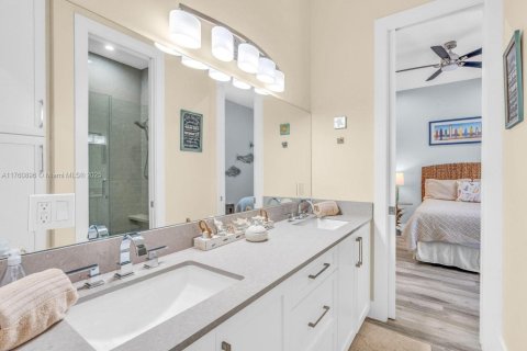 House in Islamorada, Village of Islands, Florida 4 bedrooms № 2012726 - photo 30