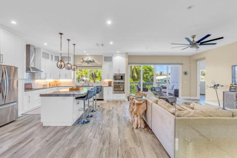 House in Islamorada, Village of Islands, Florida 4 bedrooms № 2012726 - photo 15