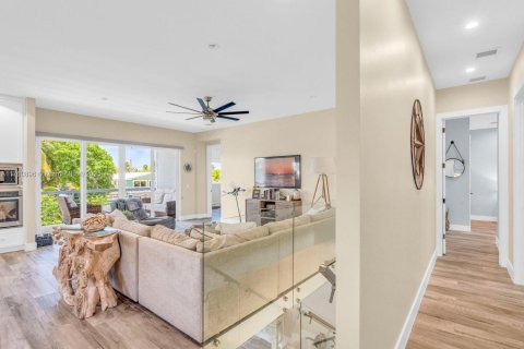 House in Islamorada, Village of Islands, Florida 4 bedrooms № 2012726 - photo 16