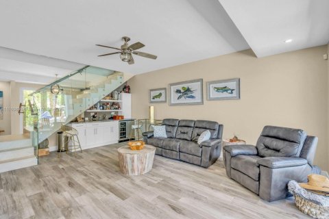 House in Islamorada, Village of Islands, Florida 4 bedrooms № 2012726 - photo 11