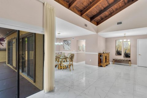 House in Miami, Florida 3 bedrooms, 153.38 sq.m. № 2247847 - photo 13