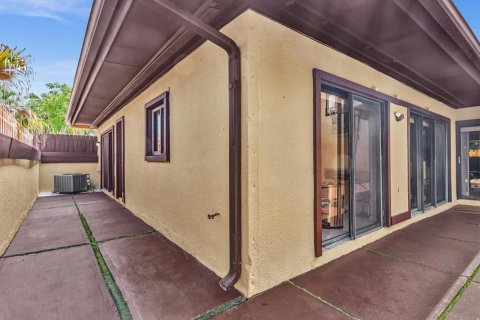 House in Miami, Florida 3 bedrooms, 153.38 sq.m. № 2247847 - photo 3