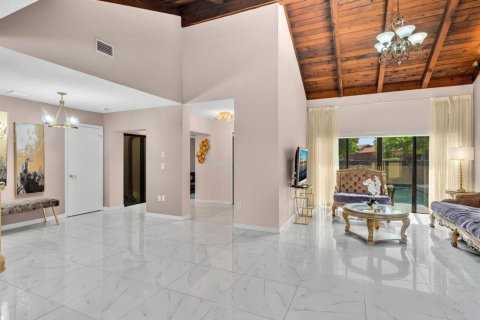 House in Miami, Florida 3 bedrooms, 153.38 sq.m. № 2247847 - photo 17