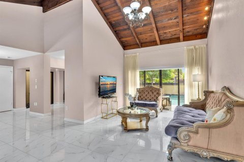 House in Miami, Florida 3 bedrooms, 153.38 sq.m. № 2247847 - photo 9