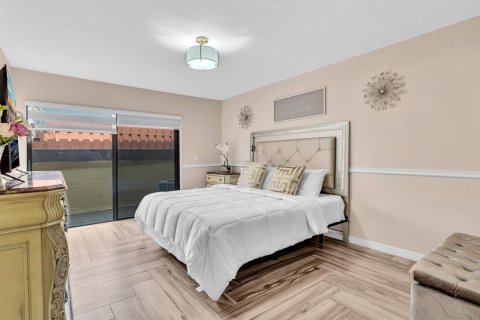 House in Miami, Florida 3 bedrooms, 153.38 sq.m. № 2247847 - photo 24